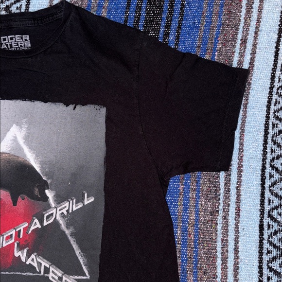 Roger Waters 2022 Tour Concert Tee Shirt - Picture 5 of 9